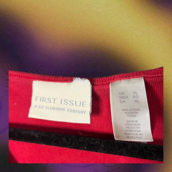 Red 3/4 sleeve shirt with rhinestone “E” logo. Vneck style   XL - Picture 3 of 5